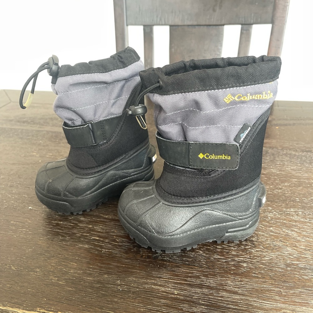 Toddler size 6 Columbia boots